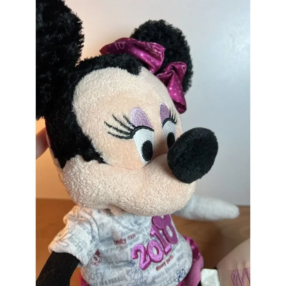 Disneyland Resort Disney Parks Minnie Mouse 2010 Hoodie Get Soaked Plush 14